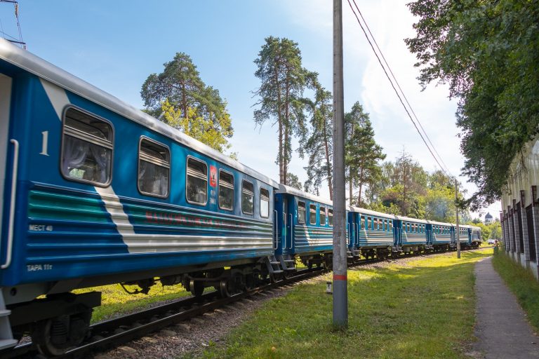 Вагоны поезда МДЖД в пути